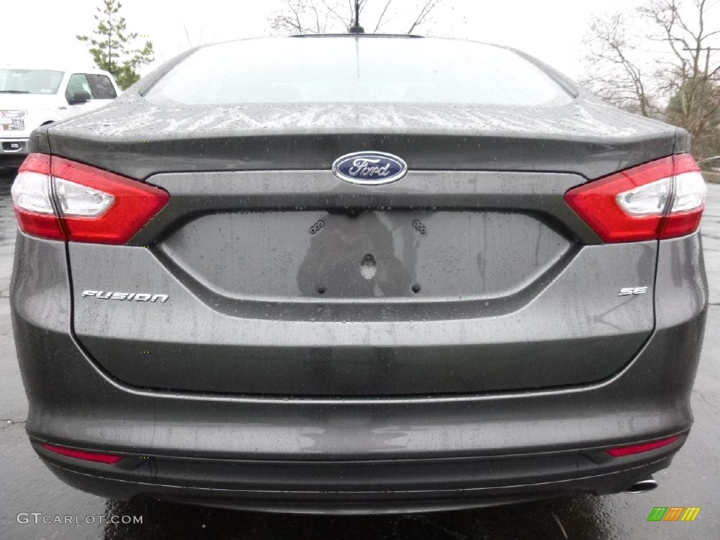 2016 Fusion SE - Magnetic Metallic / Charcoal Black photo #3