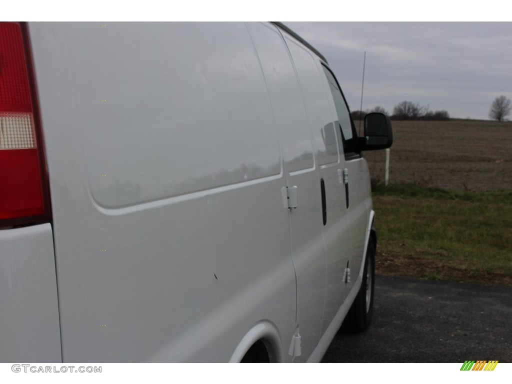 2009 Express 1500 Cargo Van - Summit White / Medium Pewter photo #7