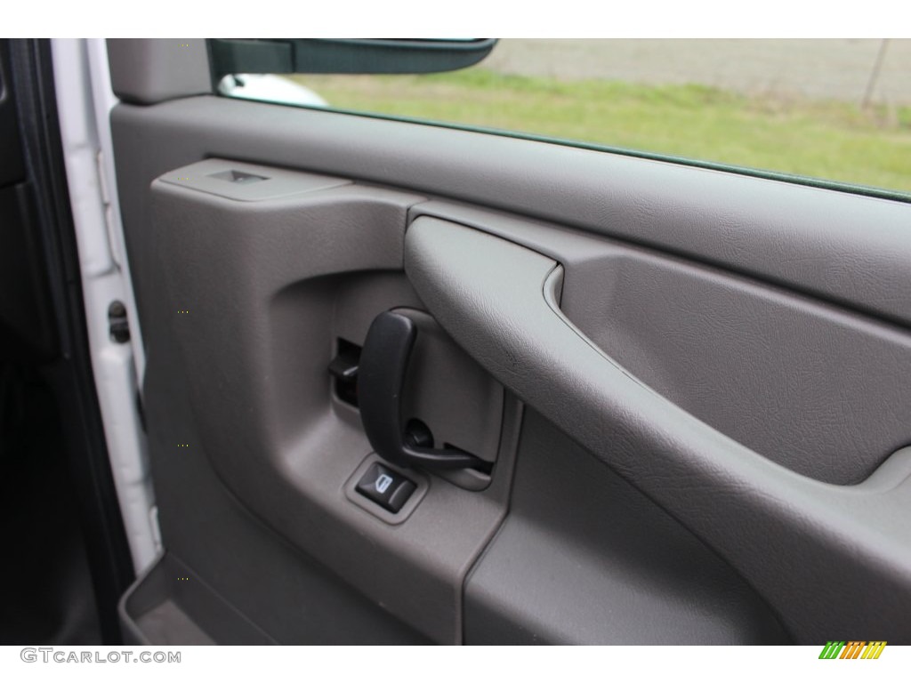 2009 Express 1500 Cargo Van - Summit White / Medium Pewter photo #14