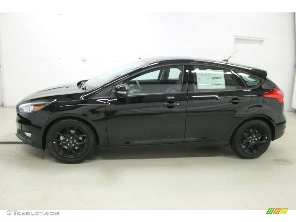 2016 Focus SE Hatch - Shadow Black / Charcoal Black photo #1