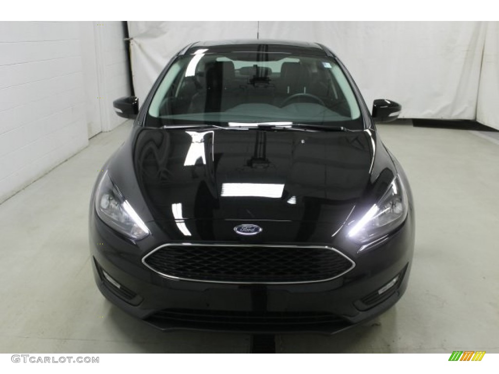 2016 Focus SE Hatch - Shadow Black / Charcoal Black photo #2