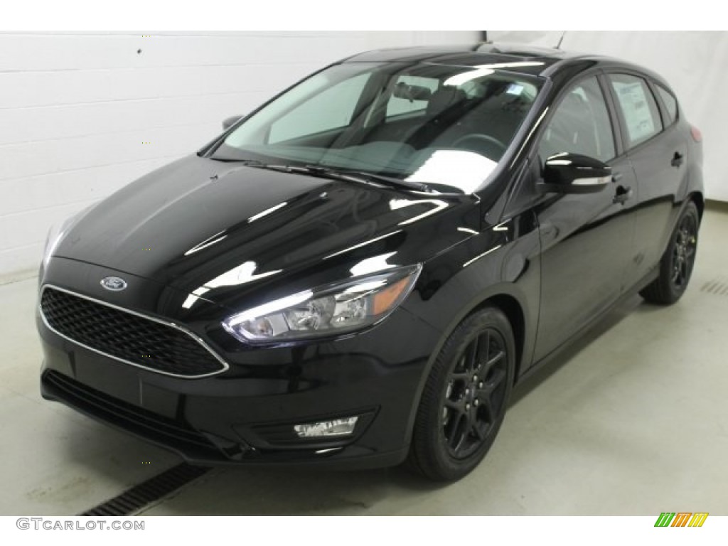 2016 Focus SE Hatch - Shadow Black / Charcoal Black photo #3