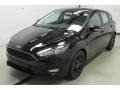 2016 Shadow Black Ford Focus SE Hatch  photo #3
