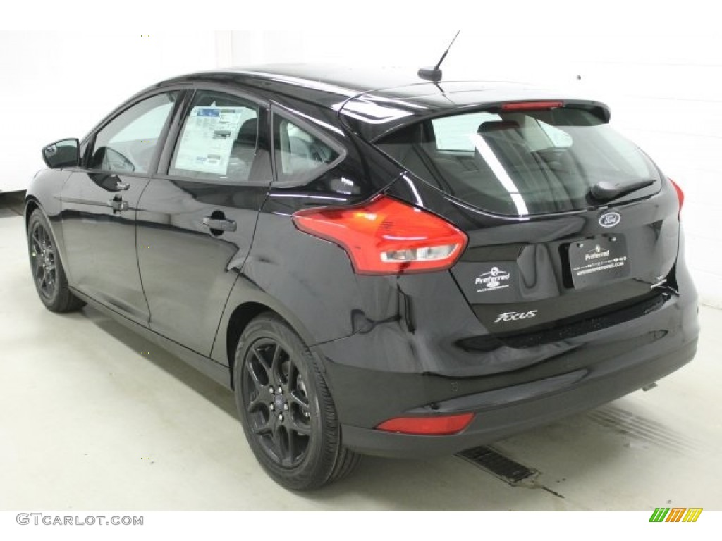 2016 Focus SE Hatch - Shadow Black / Charcoal Black photo #4