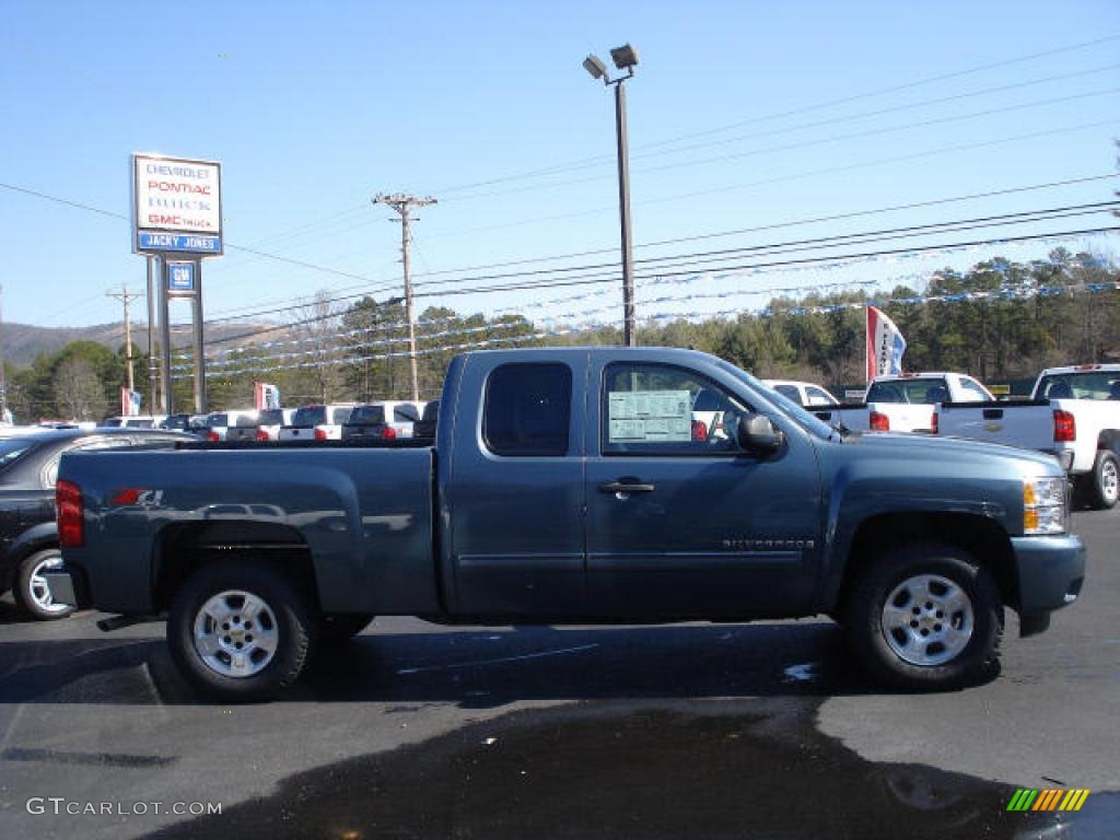 2009 Silverado 1500 LT Extended Cab 4x4 - Blue Granite Metallic / Light Titanium photo #2