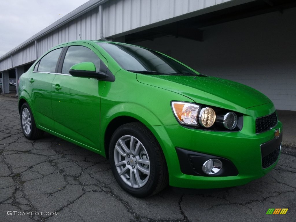 2016 Sonic LT Sedan - Dragon Green Metallic / Jet Black/Dark Titanium photo #9