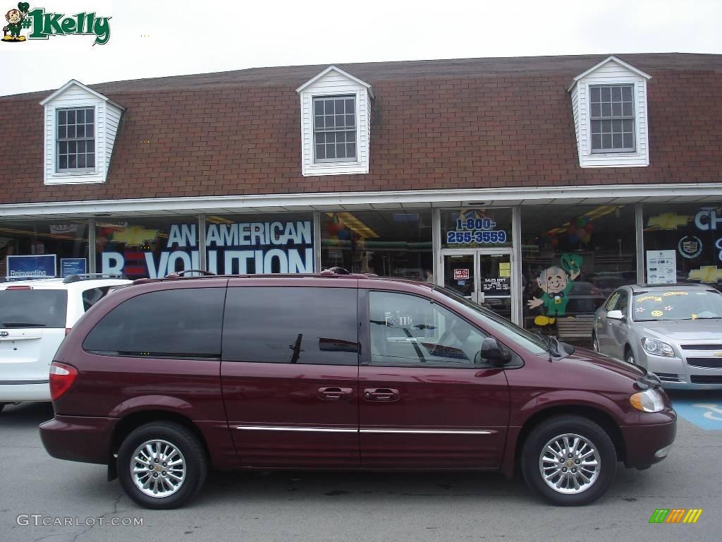 2002 Town & Country Limited - Dark Garnet Red Pearlcoat / Taupe photo #1