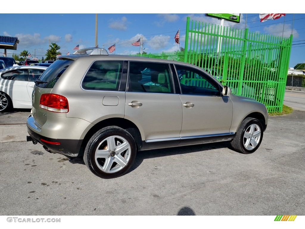 2004 Touareg V8 - Wheat Beige Metallic / Pure Beige photo #46