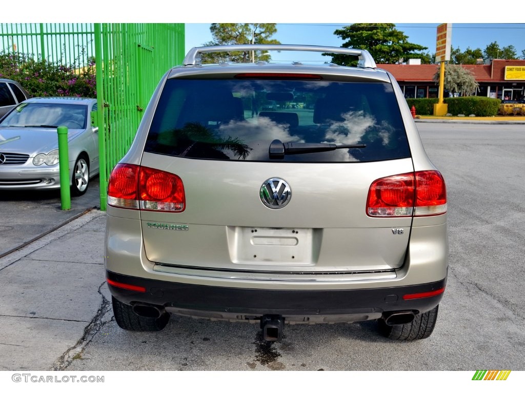 2004 Touareg V8 - Wheat Beige Metallic / Pure Beige photo #48