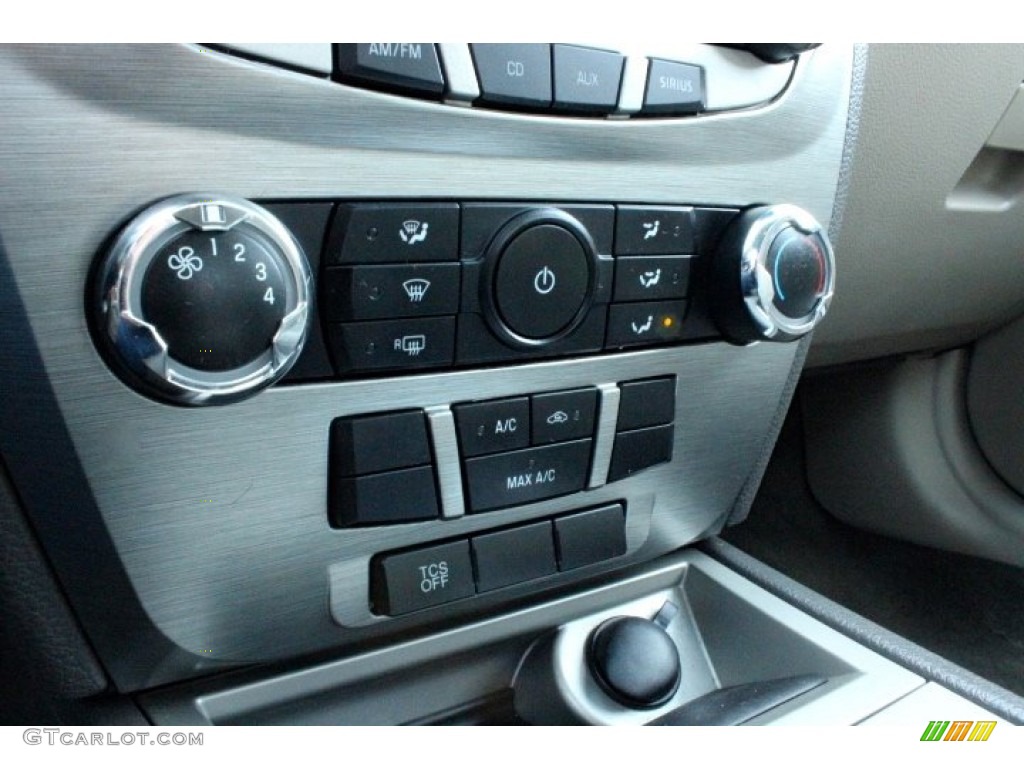 2012 Fusion SE - White Platinum Tri-Coat / Charcoal Black photo #29