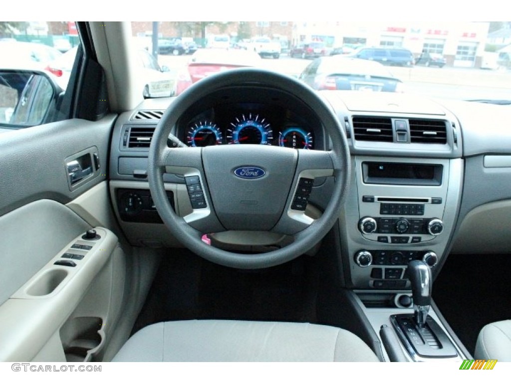 2012 Fusion SE - White Platinum Tri-Coat / Charcoal Black photo #40