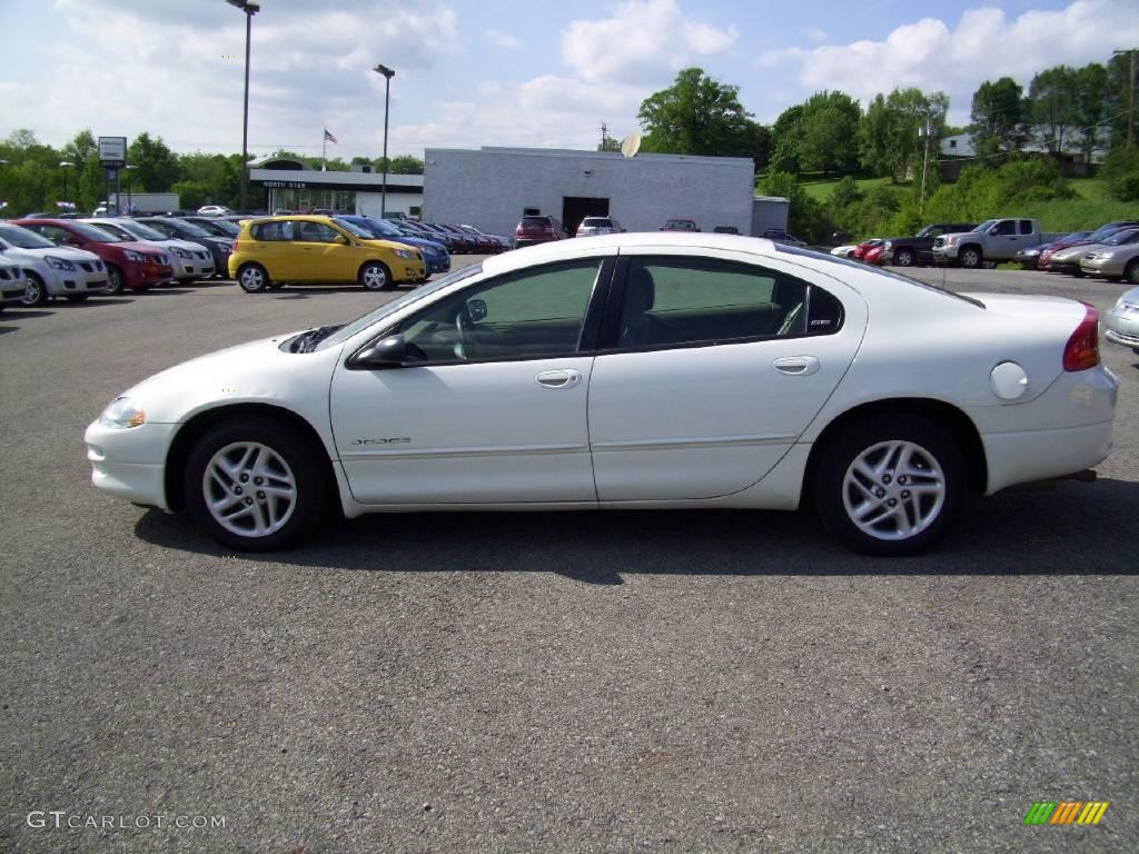 2001 Intrepid SE - Stone White / Taupe photo #2