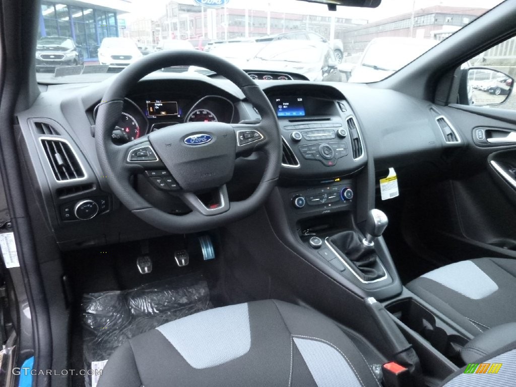 Charcoal Black Interior 2016 Ford Focus ST Photo #109538349