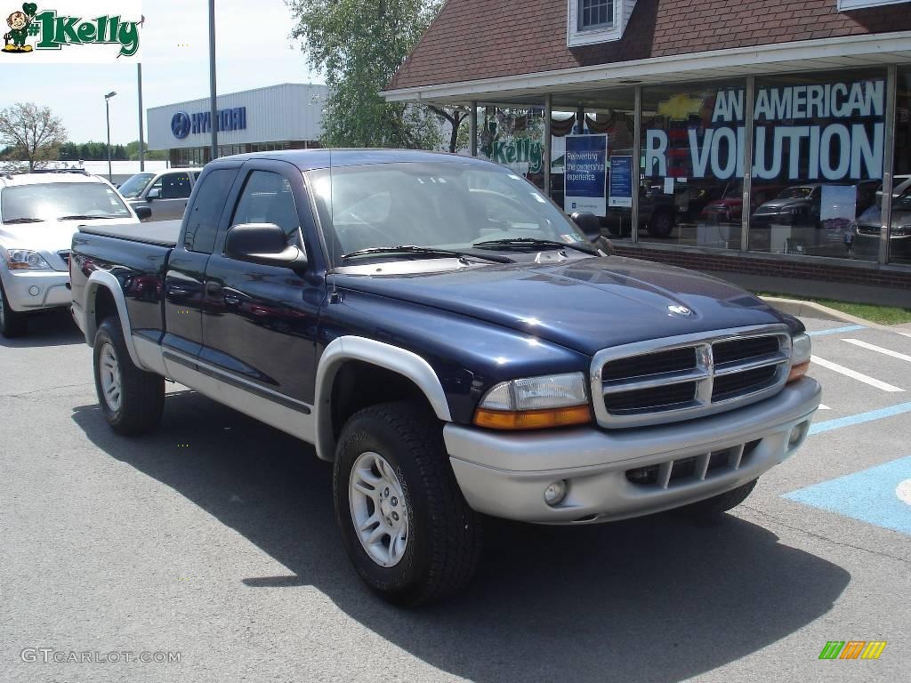 2003 Dakota SLT Club Cab 4x4 - Patriot Blue Pearl / Dark Slate Gray photo #15