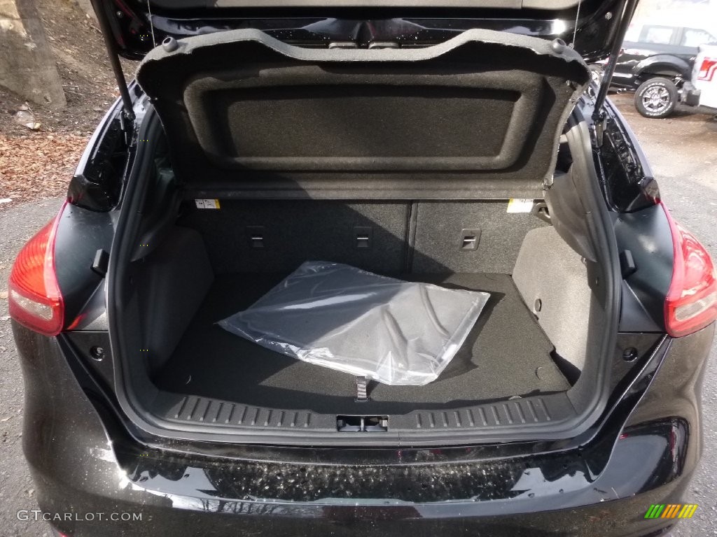 2016 Ford Focus ST Trunk Photos