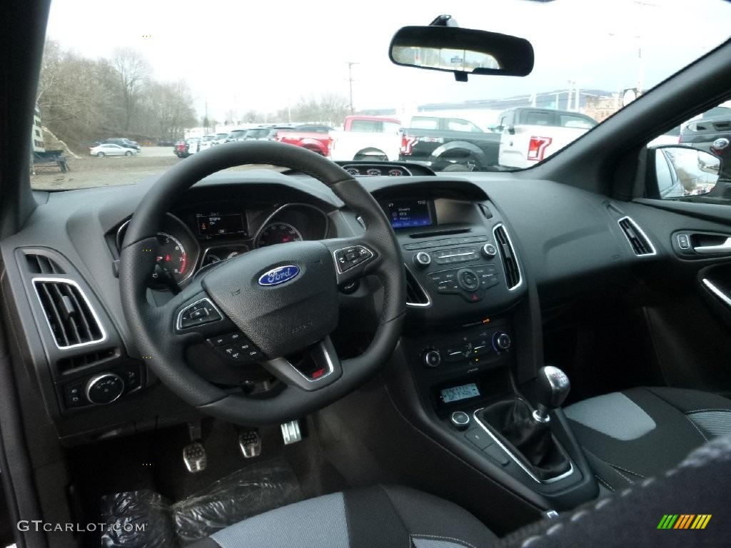 Charcoal Black Interior 2016 Ford Focus ST Photo #109547926