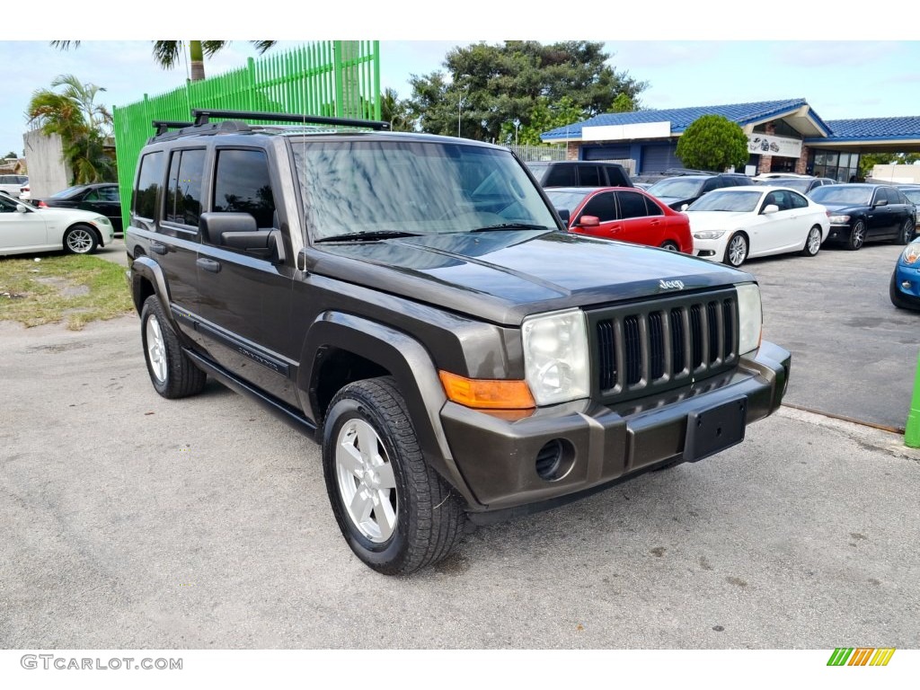 2006 Commander  - Jeep Green Metallic / Khaki photo #3