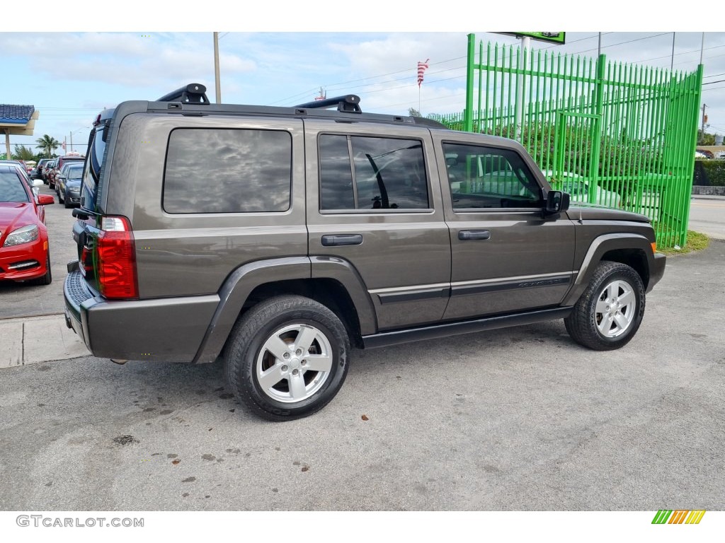 2006 Commander  - Jeep Green Metallic / Khaki photo #8