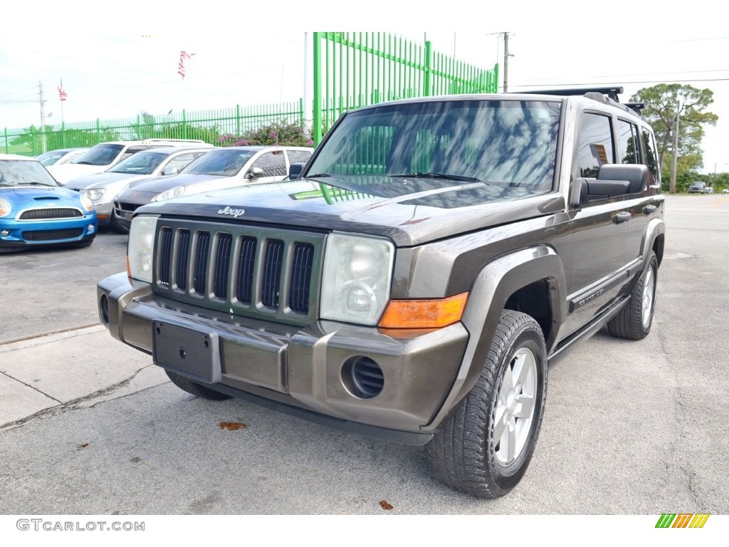 2006 Commander  - Jeep Green Metallic / Khaki photo #36