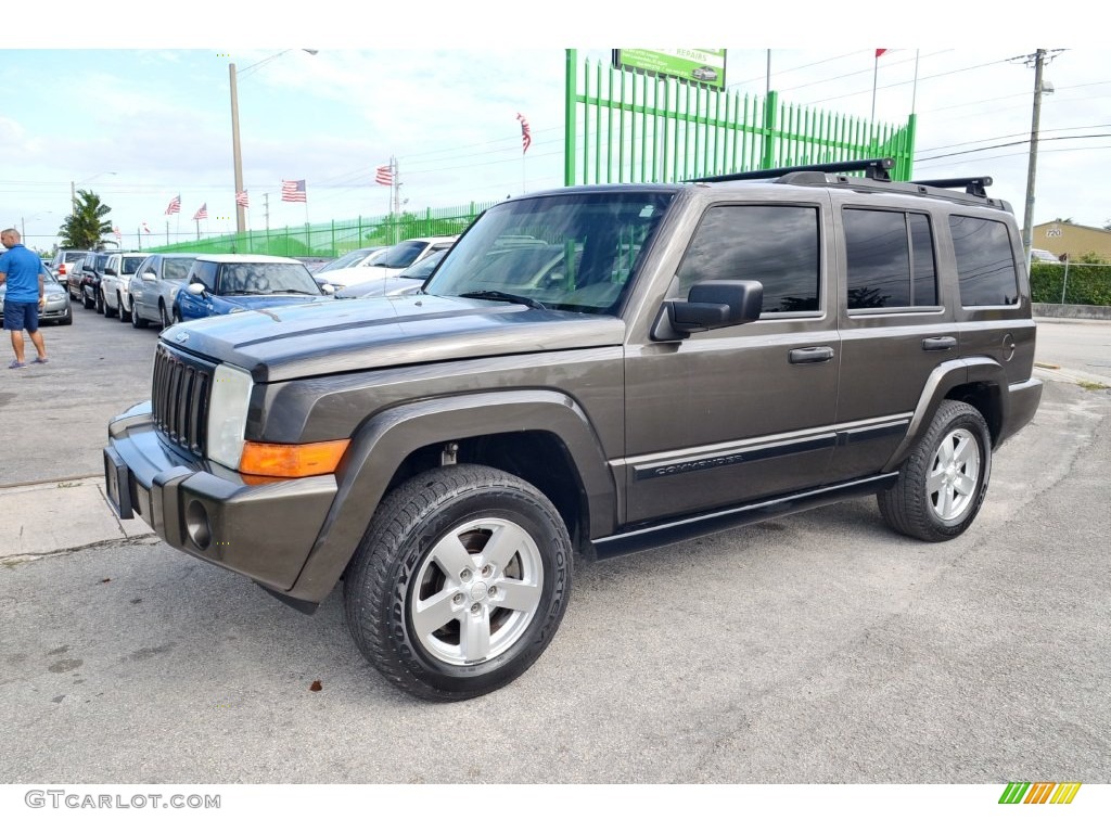 2006 Commander  - Jeep Green Metallic / Khaki photo #37