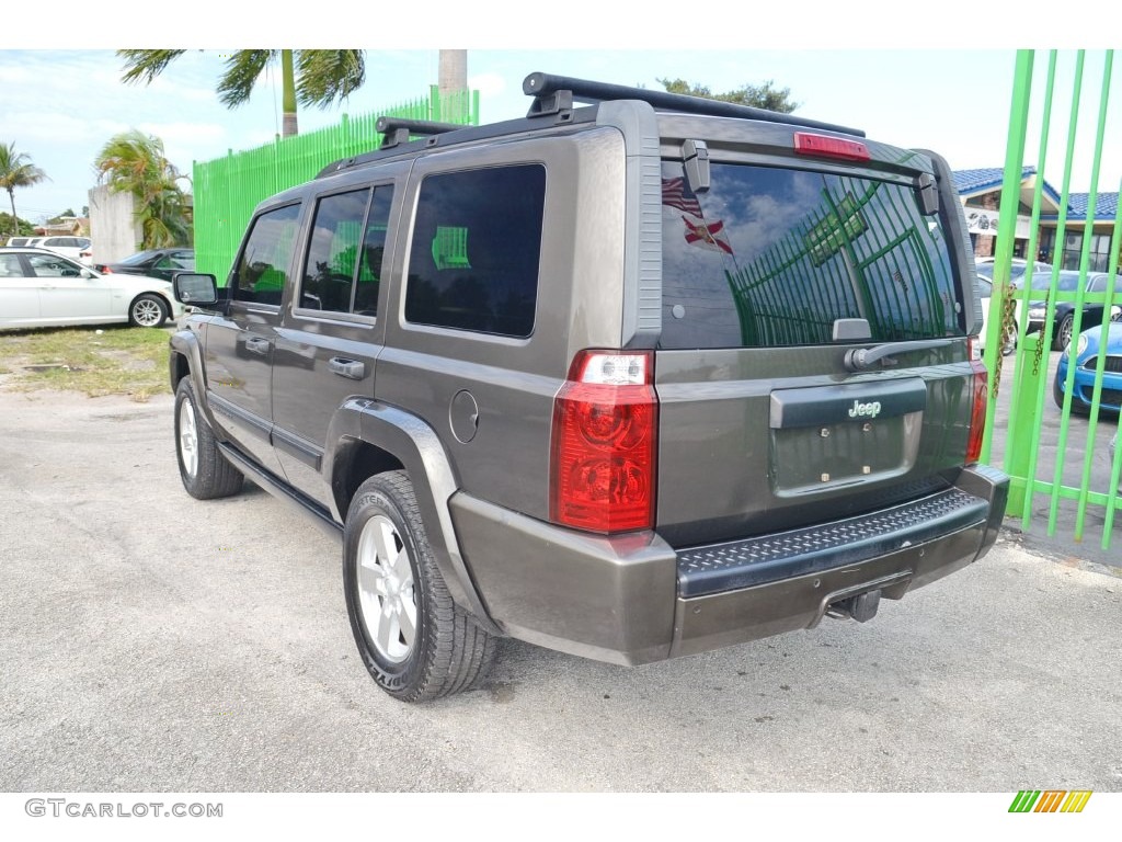 2006 Commander  - Jeep Green Metallic / Khaki photo #42
