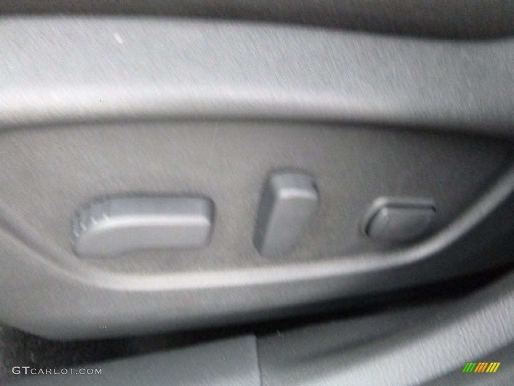 2016 Rogue SV AWD - Pearl White / Charcoal photo #15