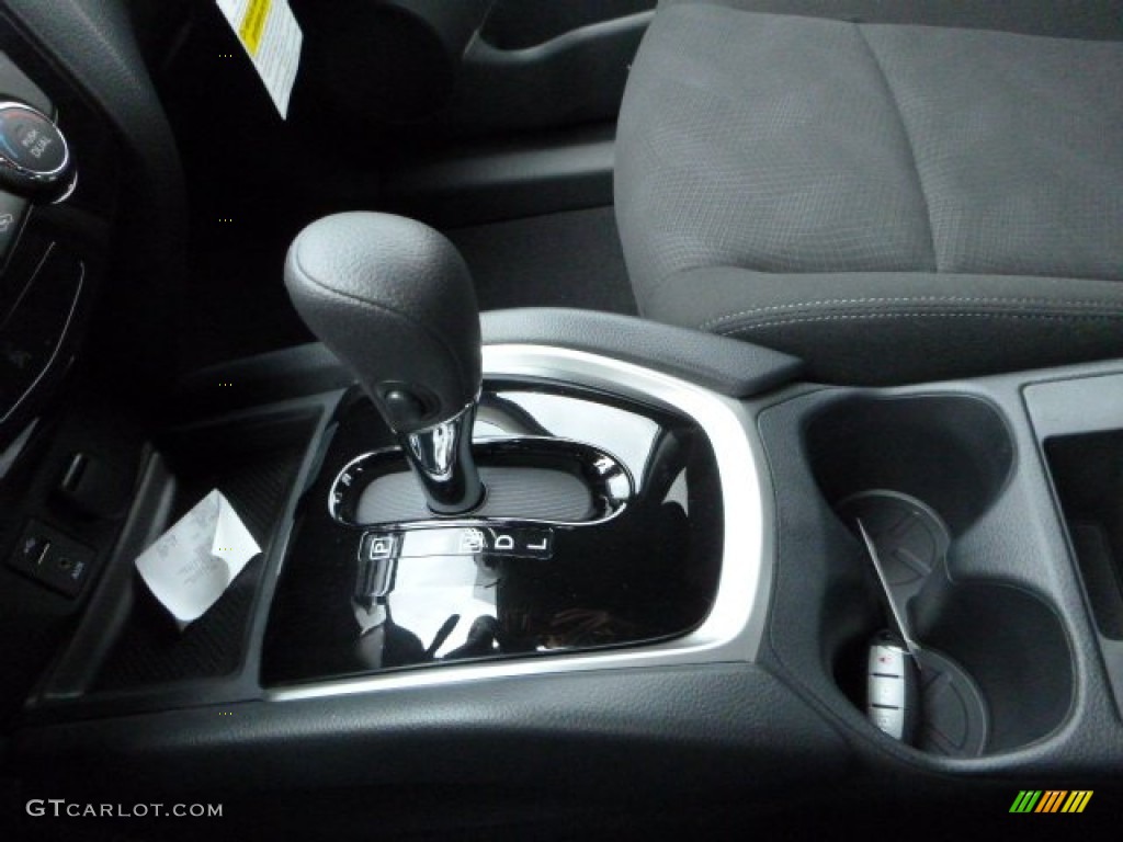2016 Rogue SV AWD - Pearl White / Charcoal photo #18