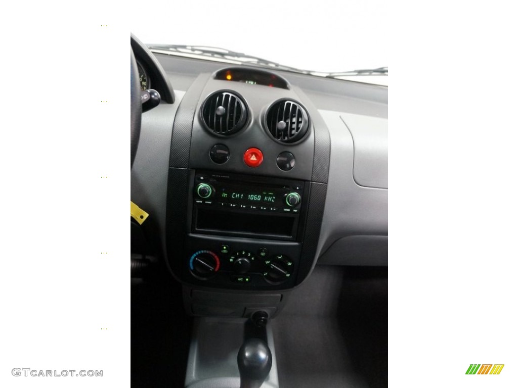 2005 Aveo LT Hatchback - Galaxy Silver Metallic / Gray photo #32