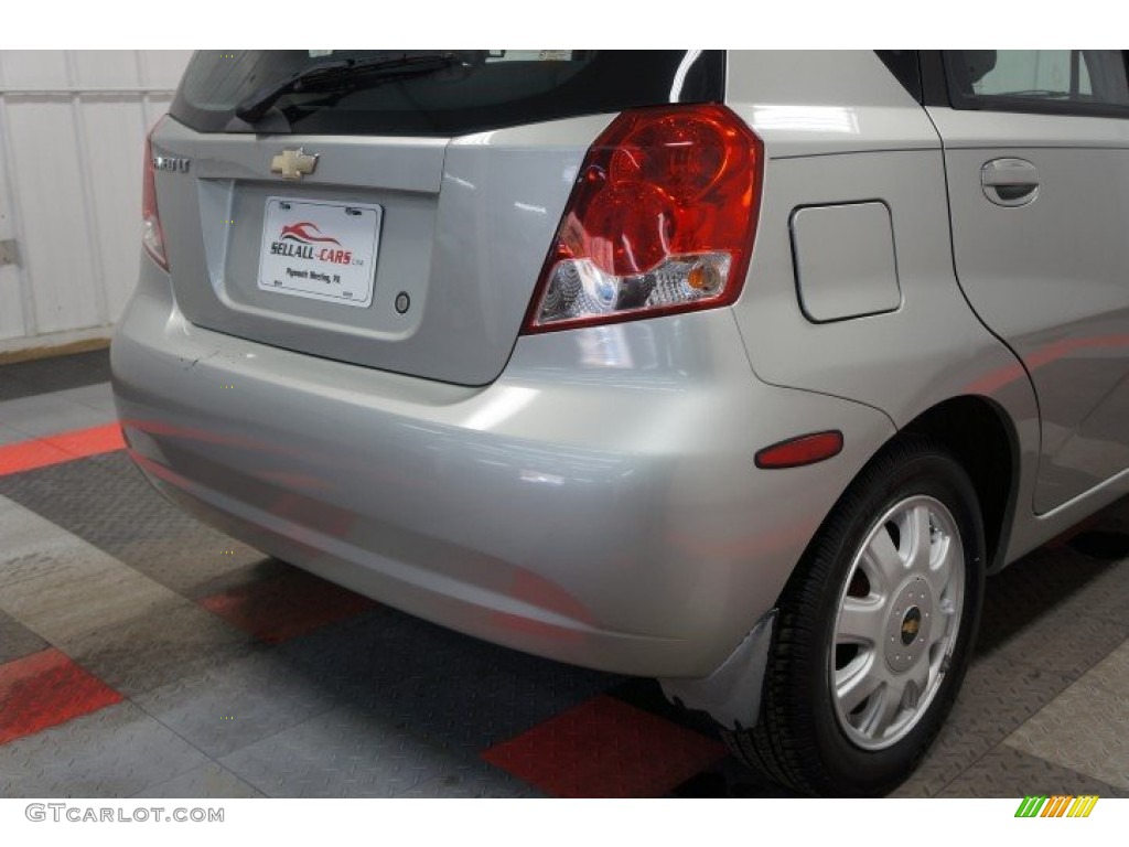 2005 Aveo LT Hatchback - Galaxy Silver Metallic / Gray photo #62