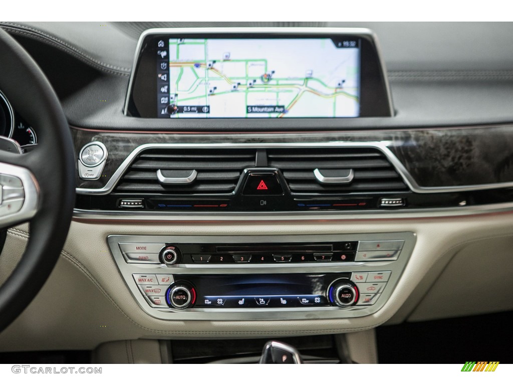 2016 BMW 7 Series 740i Sedan Controls Photos