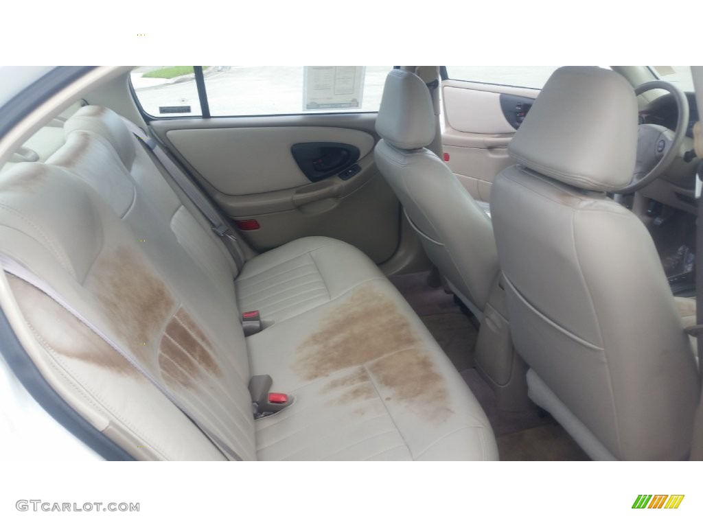 2001 Malibu LS Sedan - Bright White / Neutral photo #16