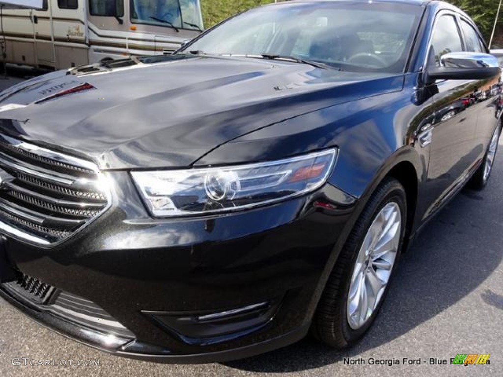 2015 Taurus Limited AWD - Tuxedo Black Metallic / Charcoal Black photo #33