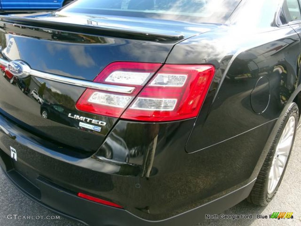 2015 Taurus Limited AWD - Tuxedo Black Metallic / Charcoal Black photo #35