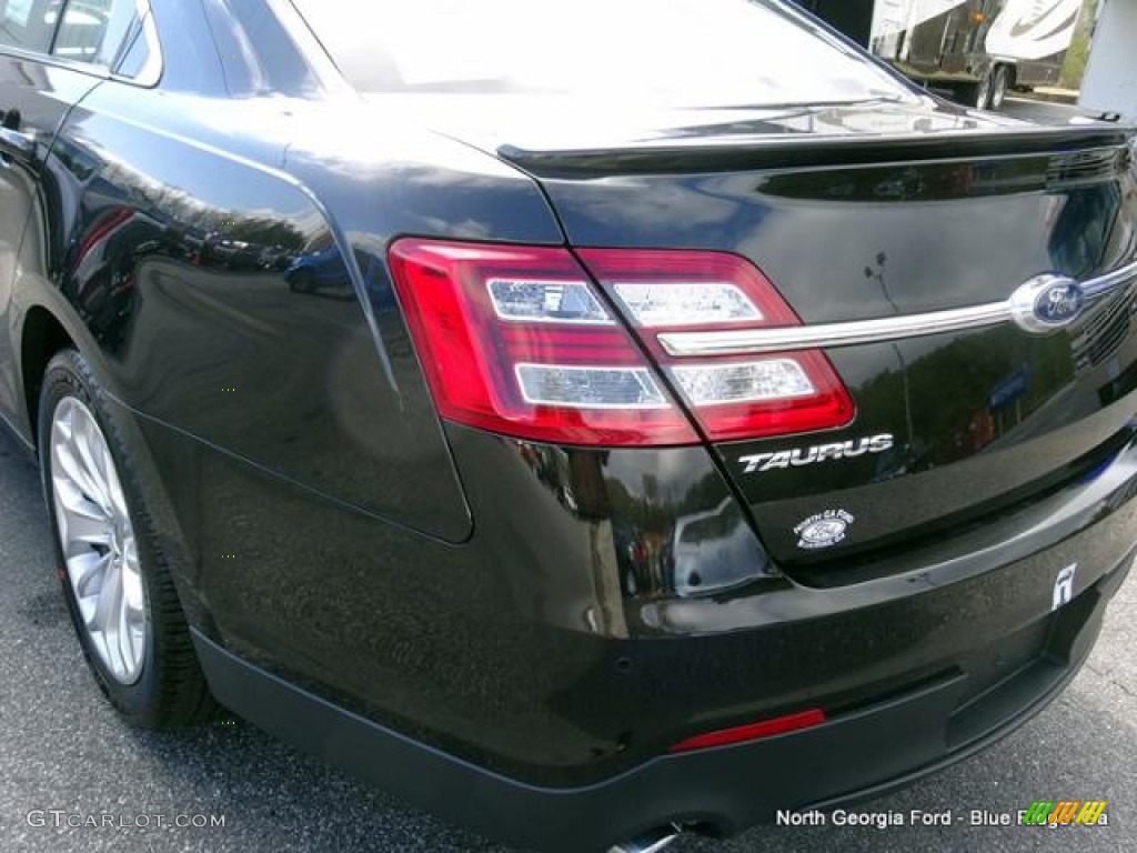2015 Taurus Limited AWD - Tuxedo Black Metallic / Charcoal Black photo #36