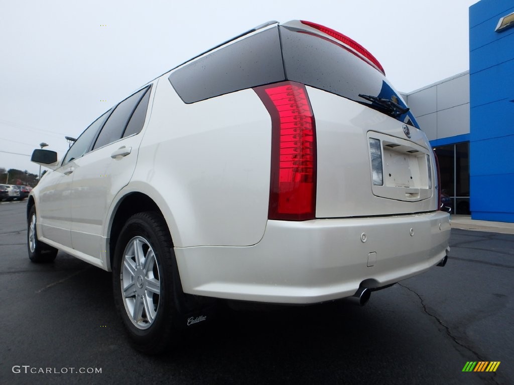 2005 SRX V6 - White Diamond / Light Neutral photo #5