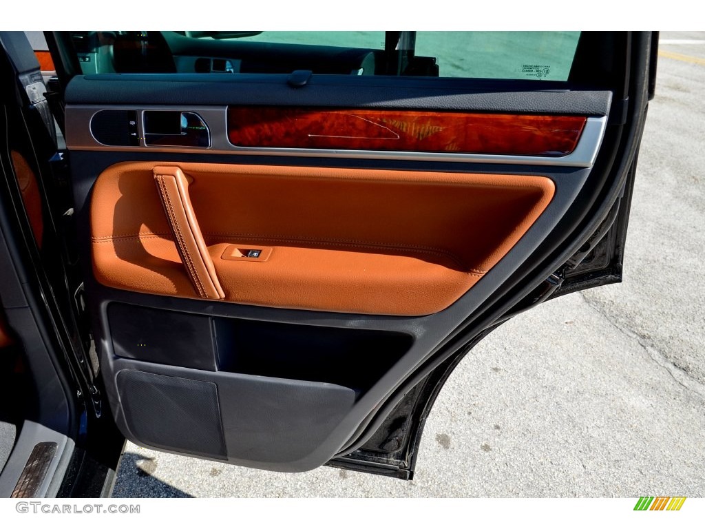 2006 Volkswagen Touareg V8 Teak Door Panel Photo #109570095