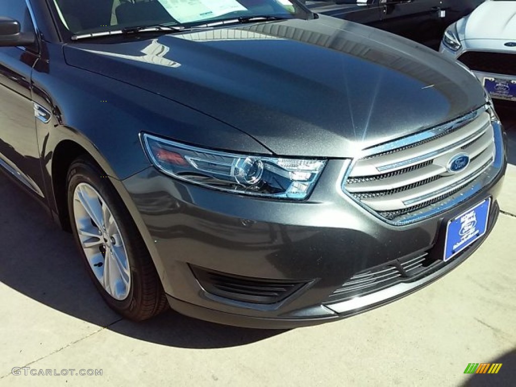 2015 Taurus SE - Magnetic Metallic / Dune photo #3