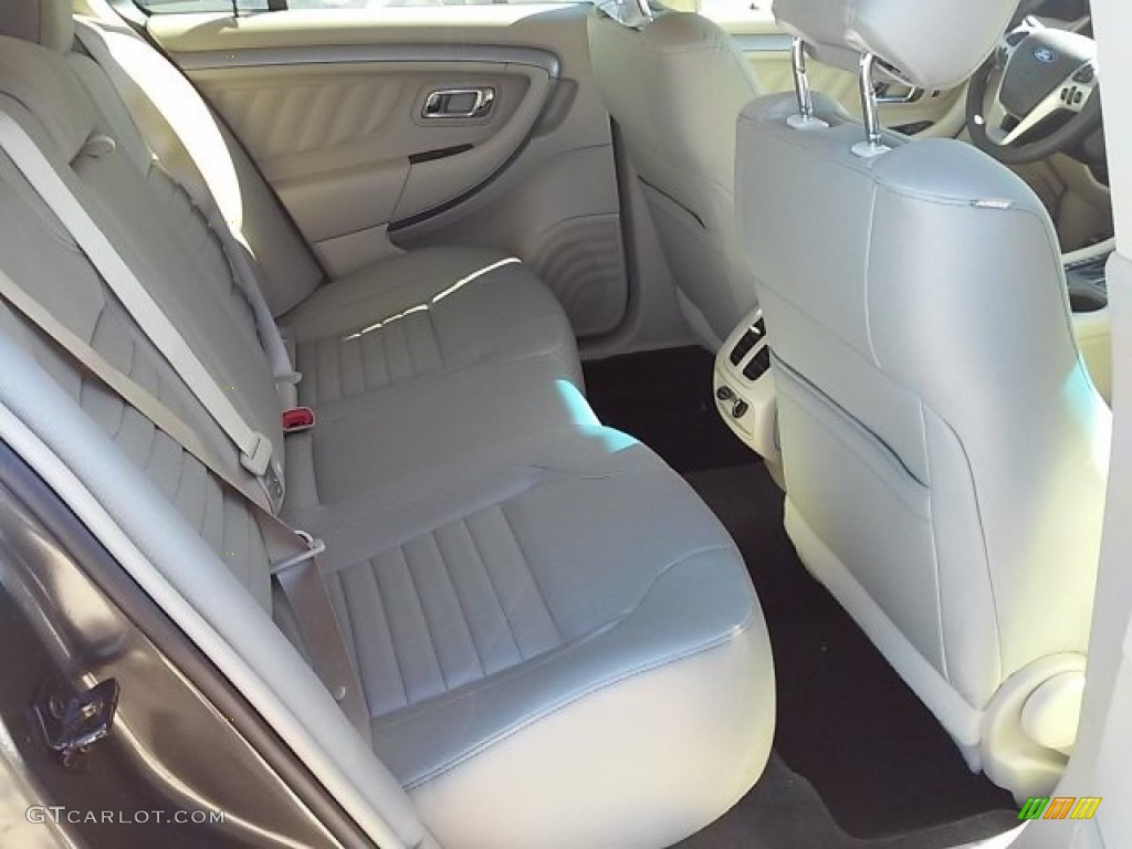 2015 Taurus SE - Magnetic Metallic / Dune photo #14