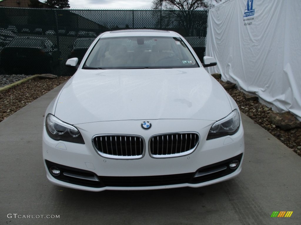 2016 5 Series 528i xDrive Sedan - Alpine White / Venetian Beige/Black photo #6