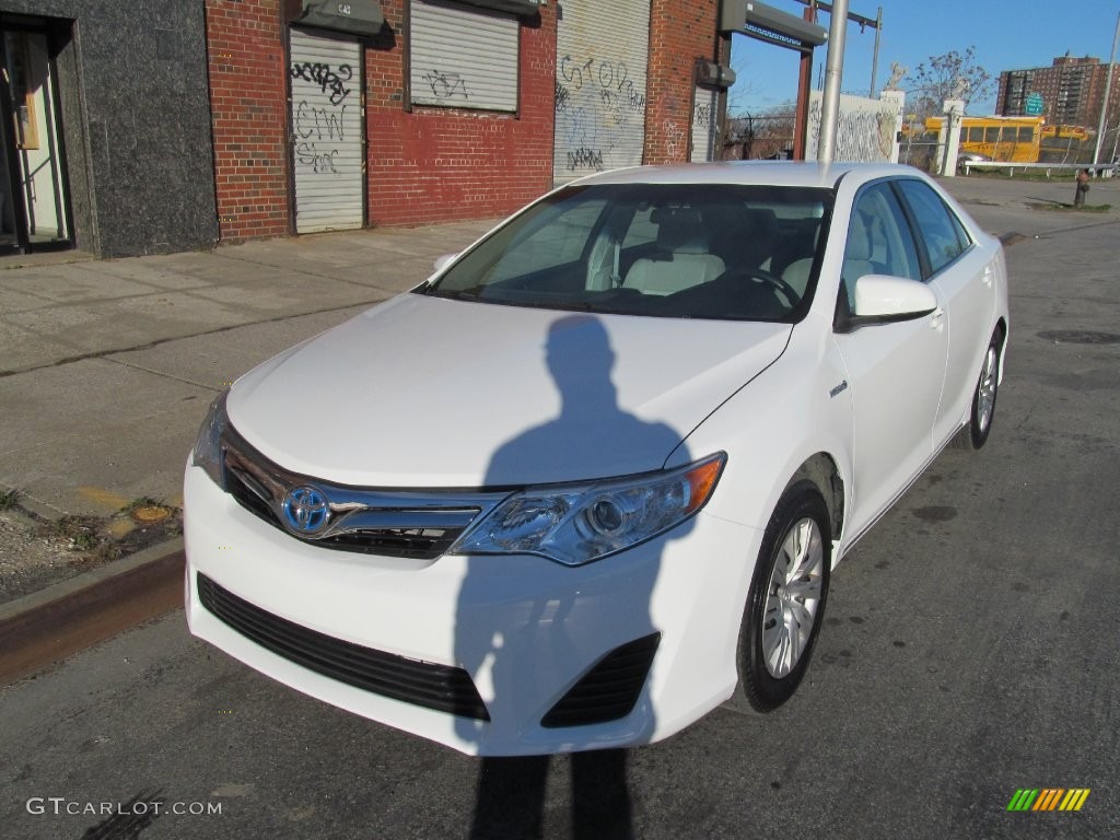 2013 Camry Hybrid LE - Super White / Light Gray photo #2