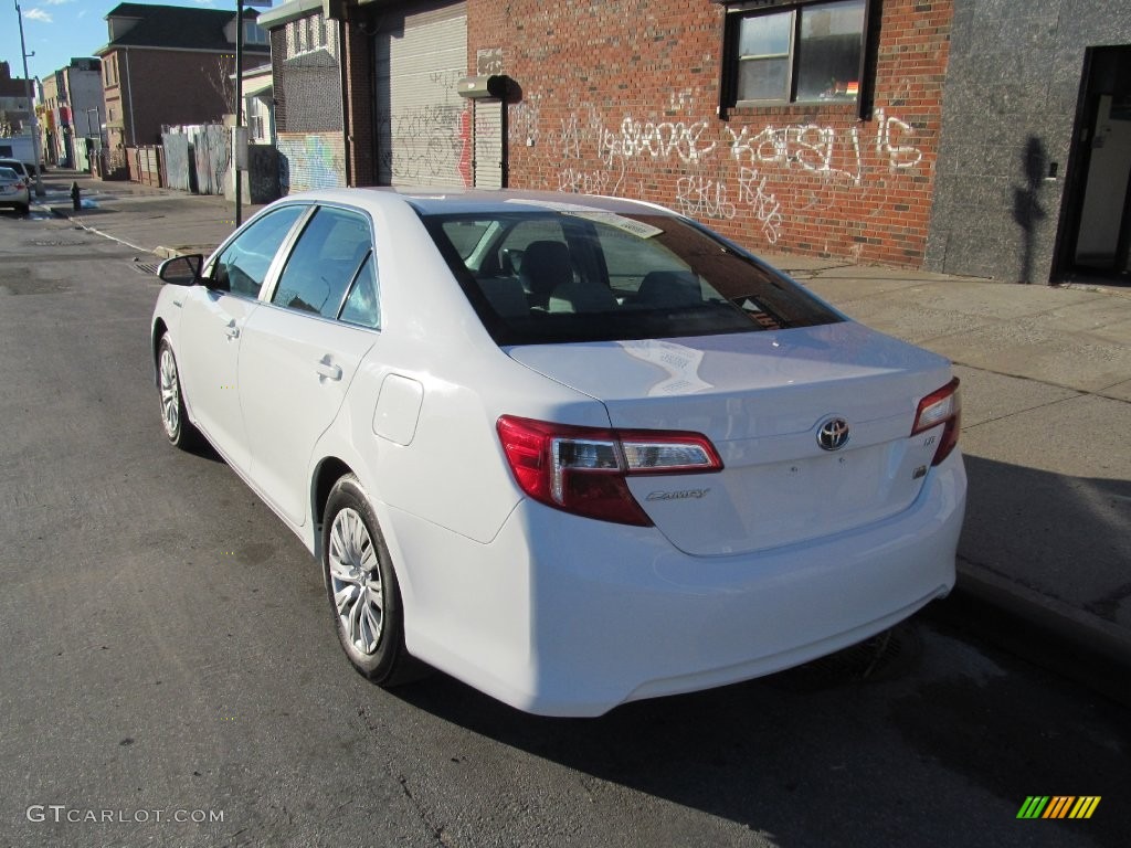 2013 Camry Hybrid LE - Super White / Light Gray photo #6