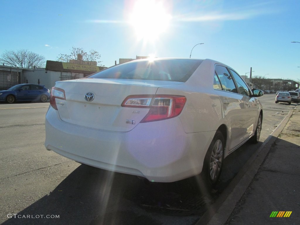 2013 Camry Hybrid LE - Super White / Light Gray photo #7