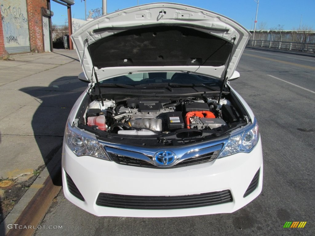 2013 Camry Hybrid LE - Super White / Light Gray photo #19