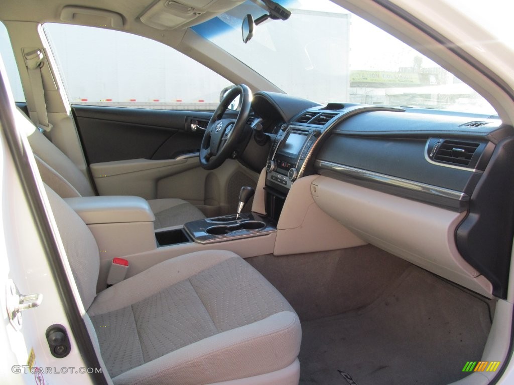 2013 Camry Hybrid LE - Super White / Light Gray photo #35