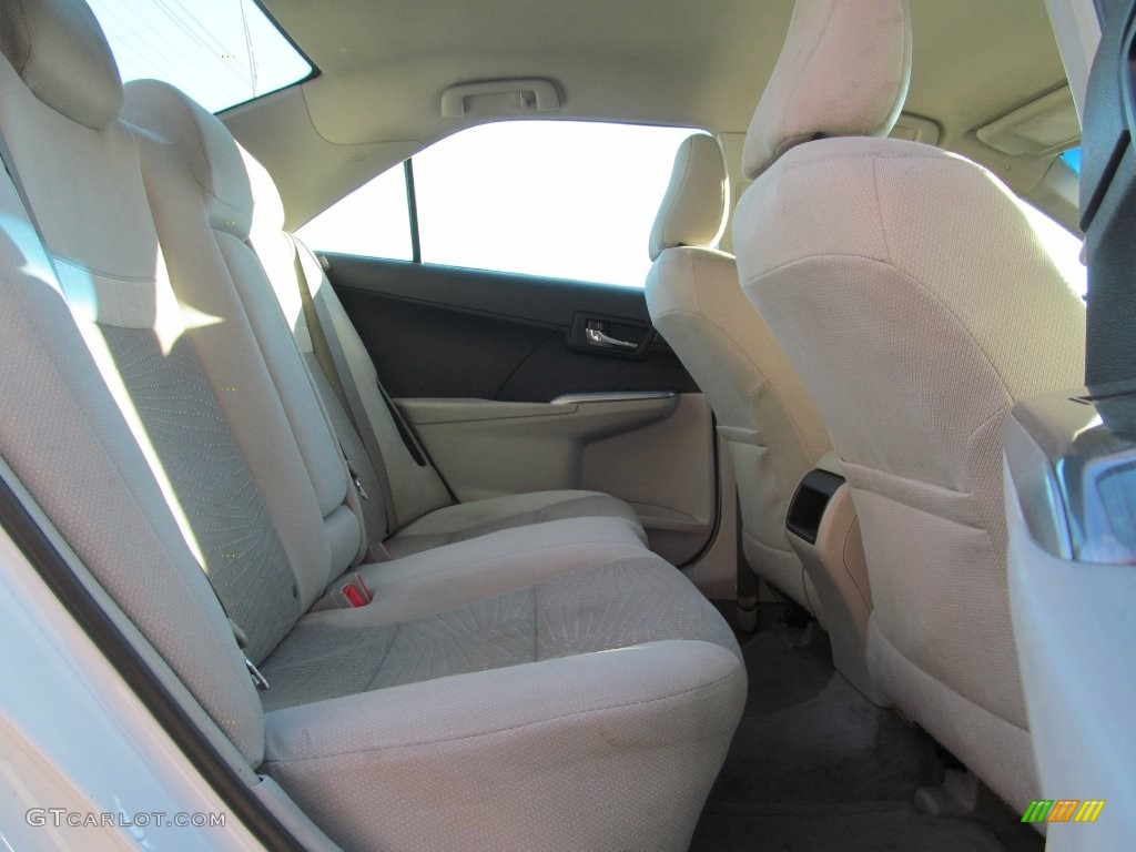2013 Camry Hybrid LE - Super White / Light Gray photo #38