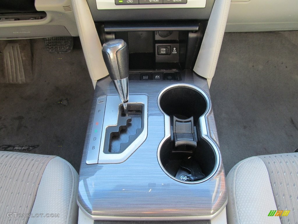 2013 Camry Hybrid LE - Super White / Light Gray photo #43