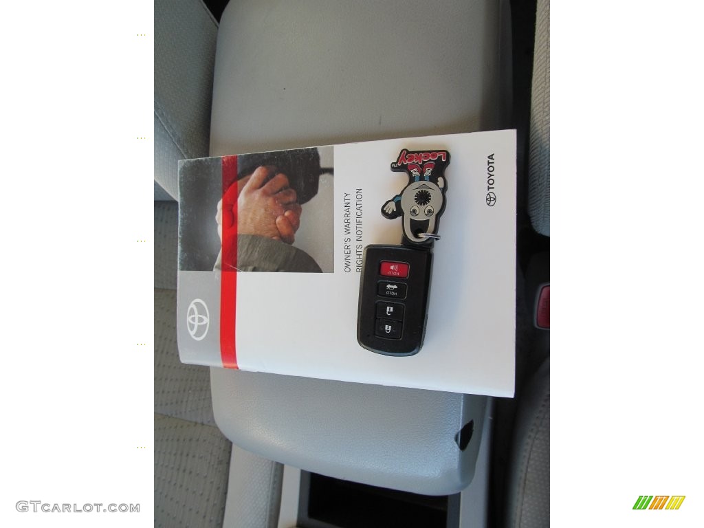 2013 Camry Hybrid LE - Super White / Light Gray photo #48