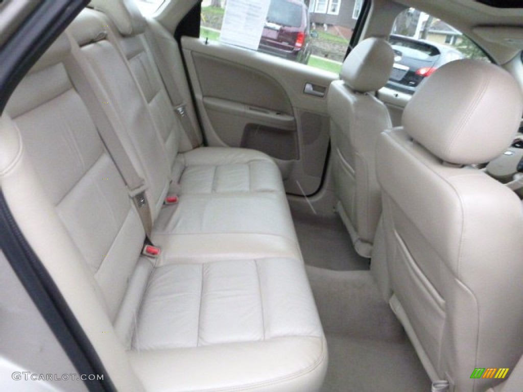 2005 Five Hundred Limited AWD - Pueblo Gold Metallic / Pebble Beige photo #2