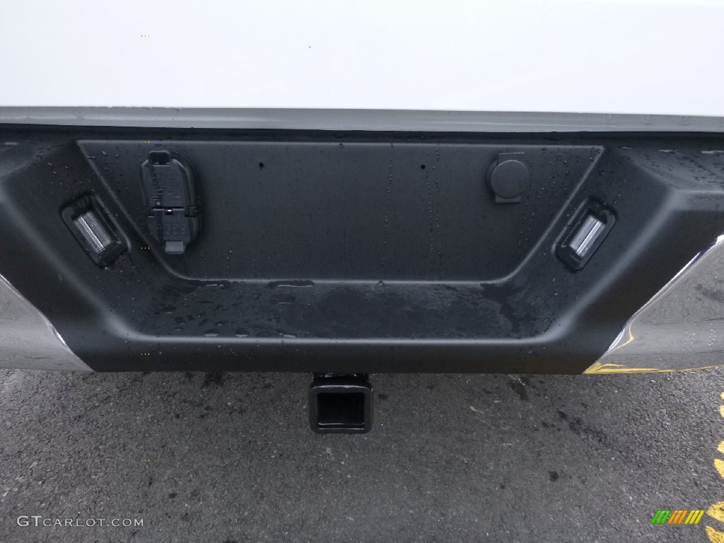 2016 F150 XLT SuperCrew 4x4 - Oxford White / Medium Earth Gray photo #7