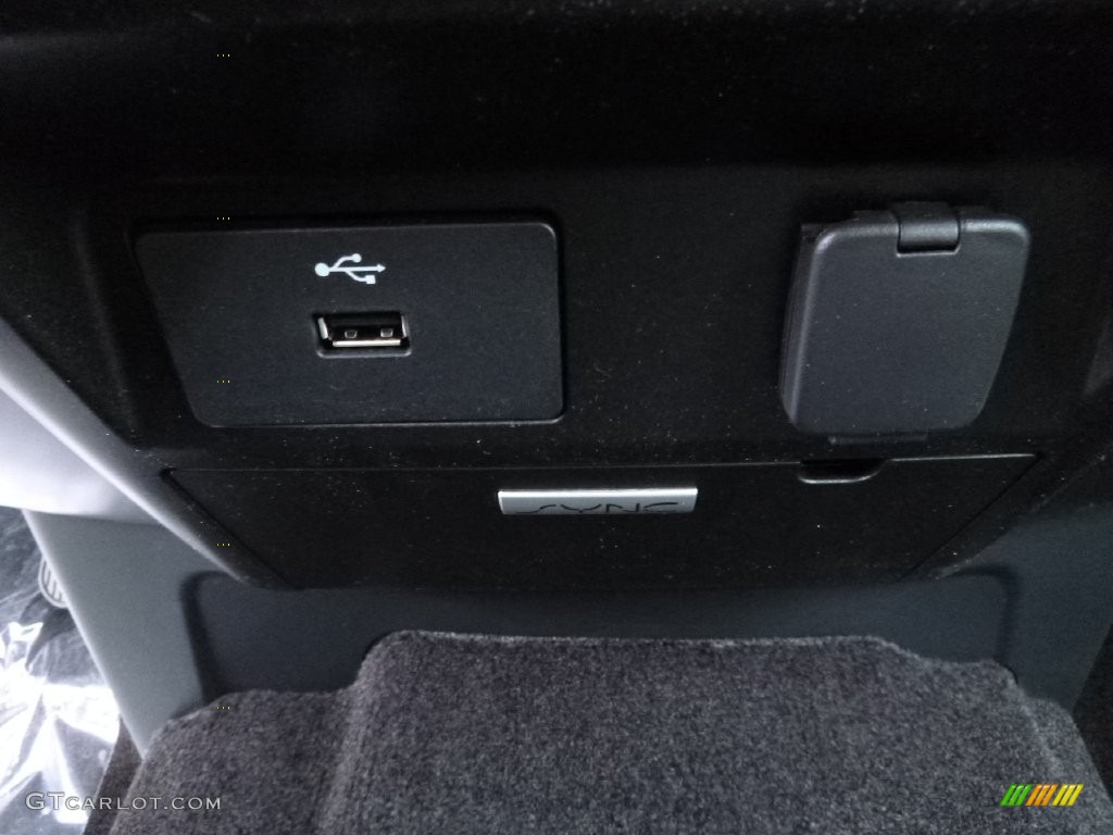 2016 F150 XLT SuperCrew 4x4 - Oxford White / Medium Earth Gray photo #16